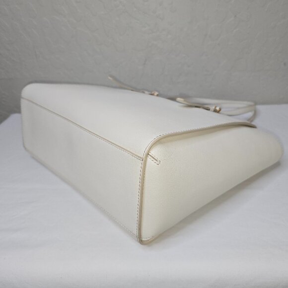 Marc Jacobs The Commuter Tote In Ivory Leather / Gold Hardware M0016410 - Picture 13 of 16